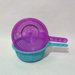 COLADOR CON MANGO PLASTICO